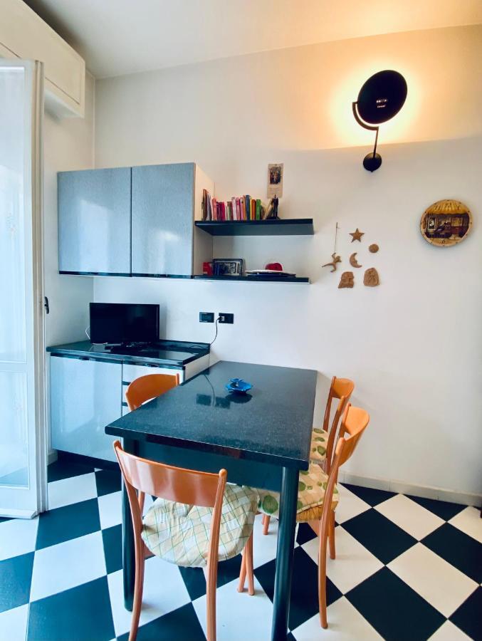 شقة Hostdomus - Bilocale Sul Borgo فينالي ليغوري المظهر الخارجي الصورة