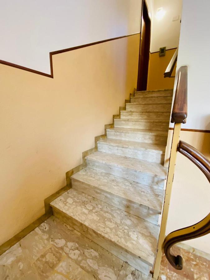 شقة Hostdomus - Bilocale Sul Borgo فينالي ليغوري المظهر الخارجي الصورة