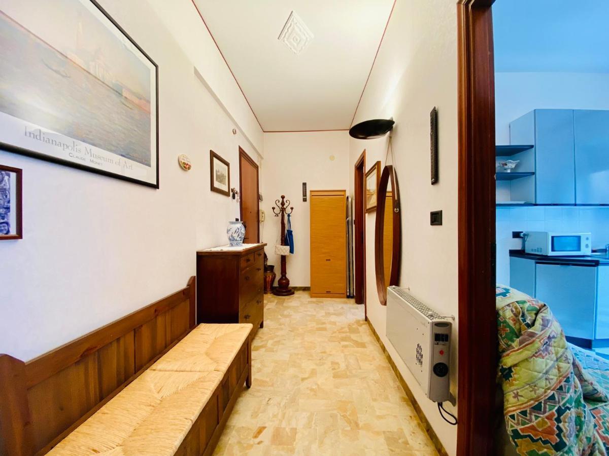 شقة Hostdomus - Bilocale Sul Borgo فينالي ليغوري المظهر الخارجي الصورة