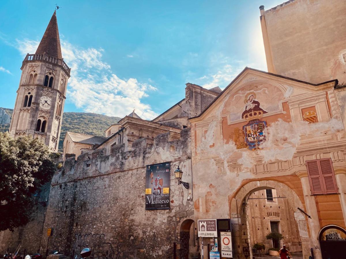 شقة Hostdomus - Bilocale Sul Borgo فينالي ليغوري المظهر الخارجي الصورة